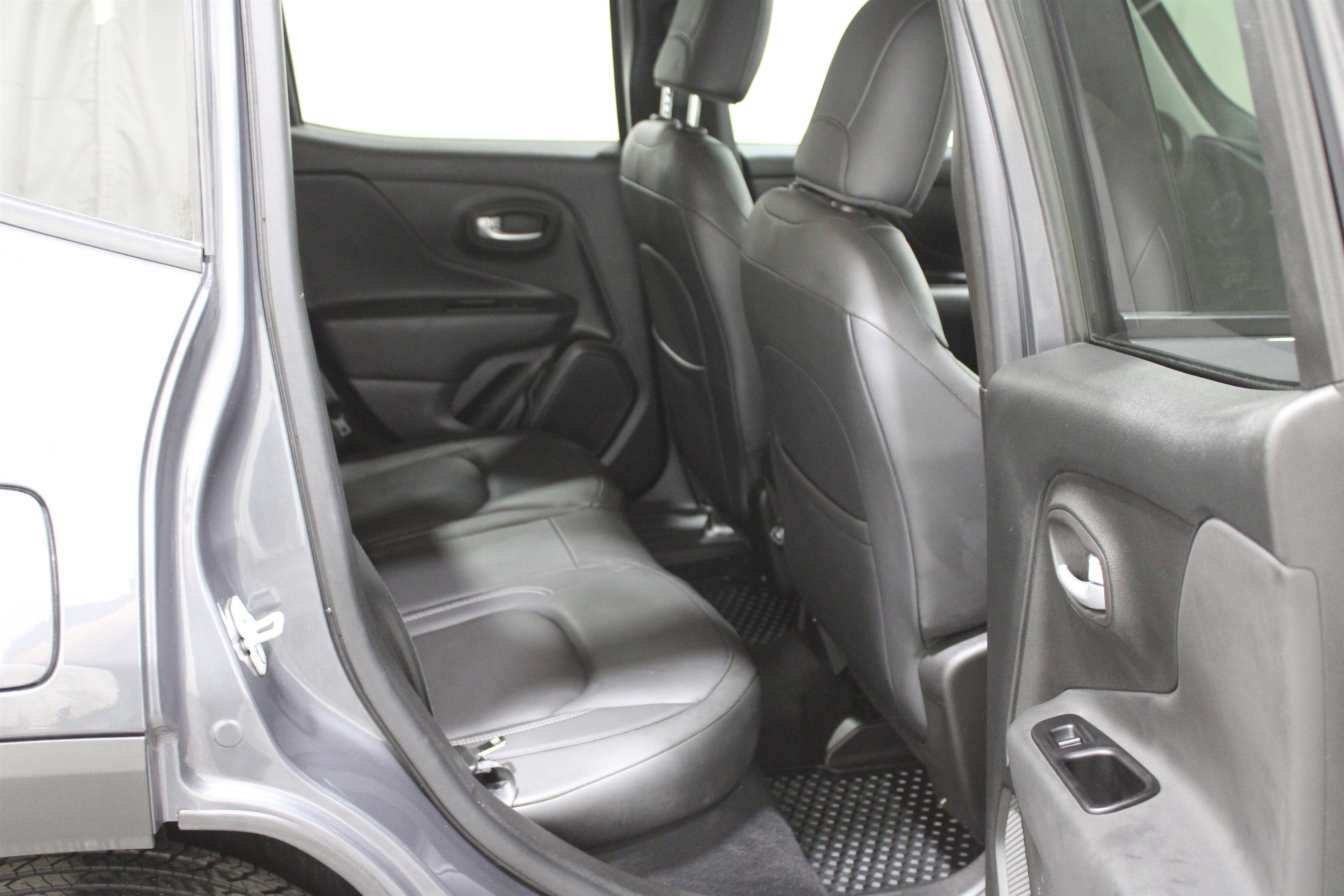 Used 2023 Jeep Renegade Limited image 29