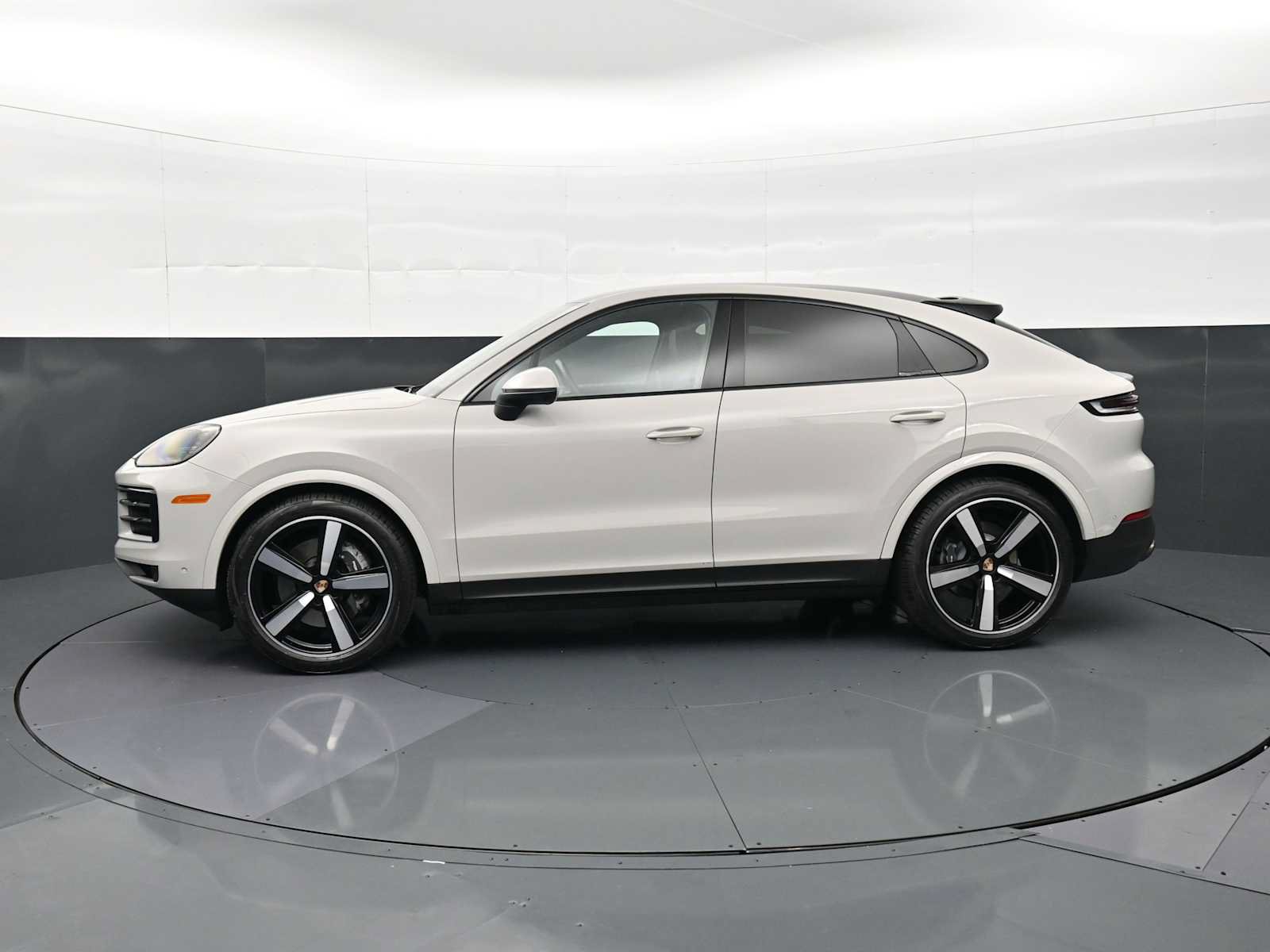 Certified 2026 Porsche Cayenne Coupe AWD/4WD image 2