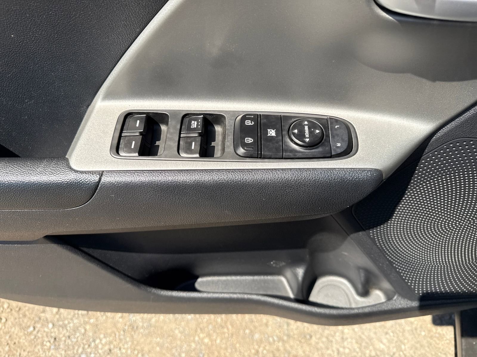 Used 2019 Kia Niro LX FWD image 11
