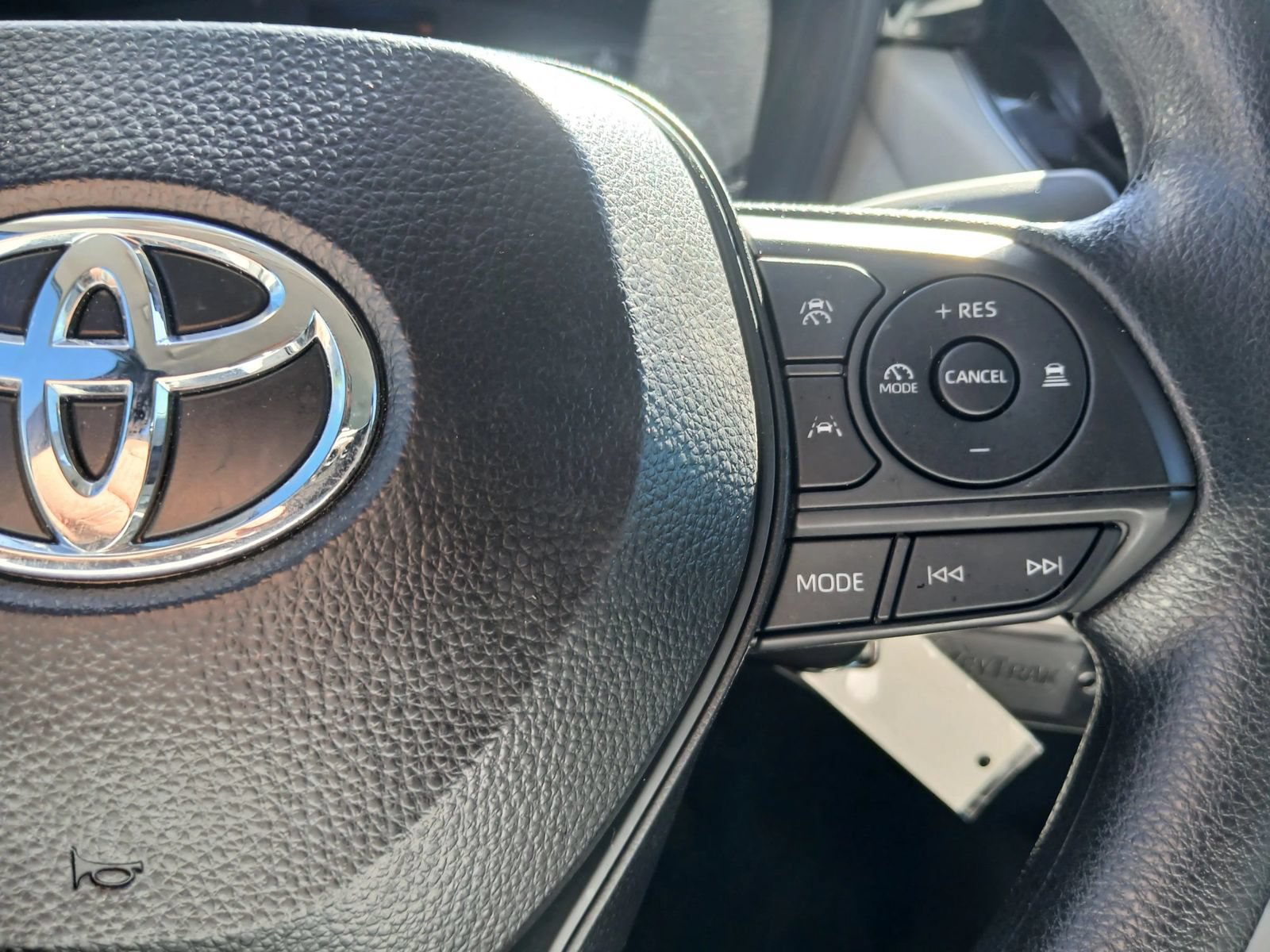 Used 2025 Toyota Corolla LE FWD image 20