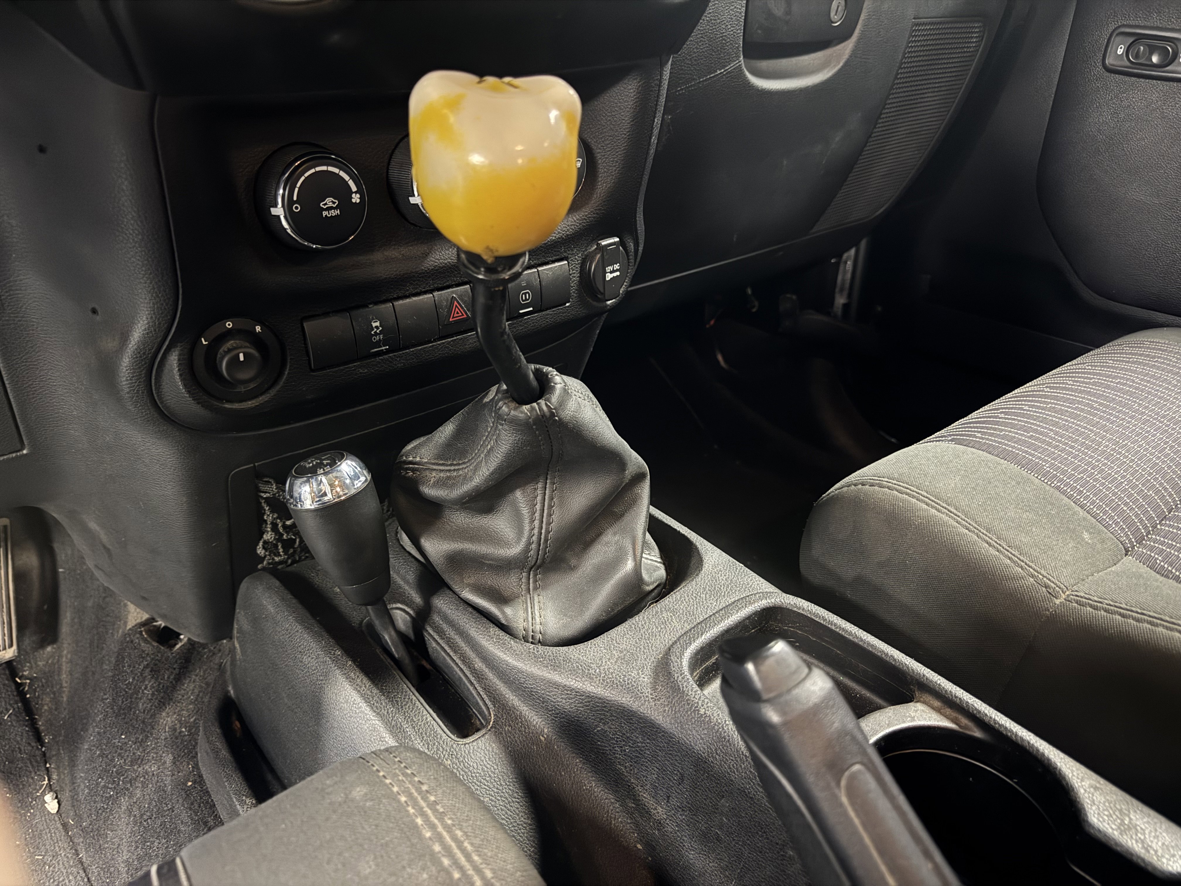 Used 2011 Jeep Wrangler Unlimited Sahara image 11