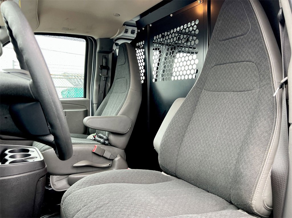 Used 2022 GMC Savana 2500 w/ Driver Convenience Package image 16