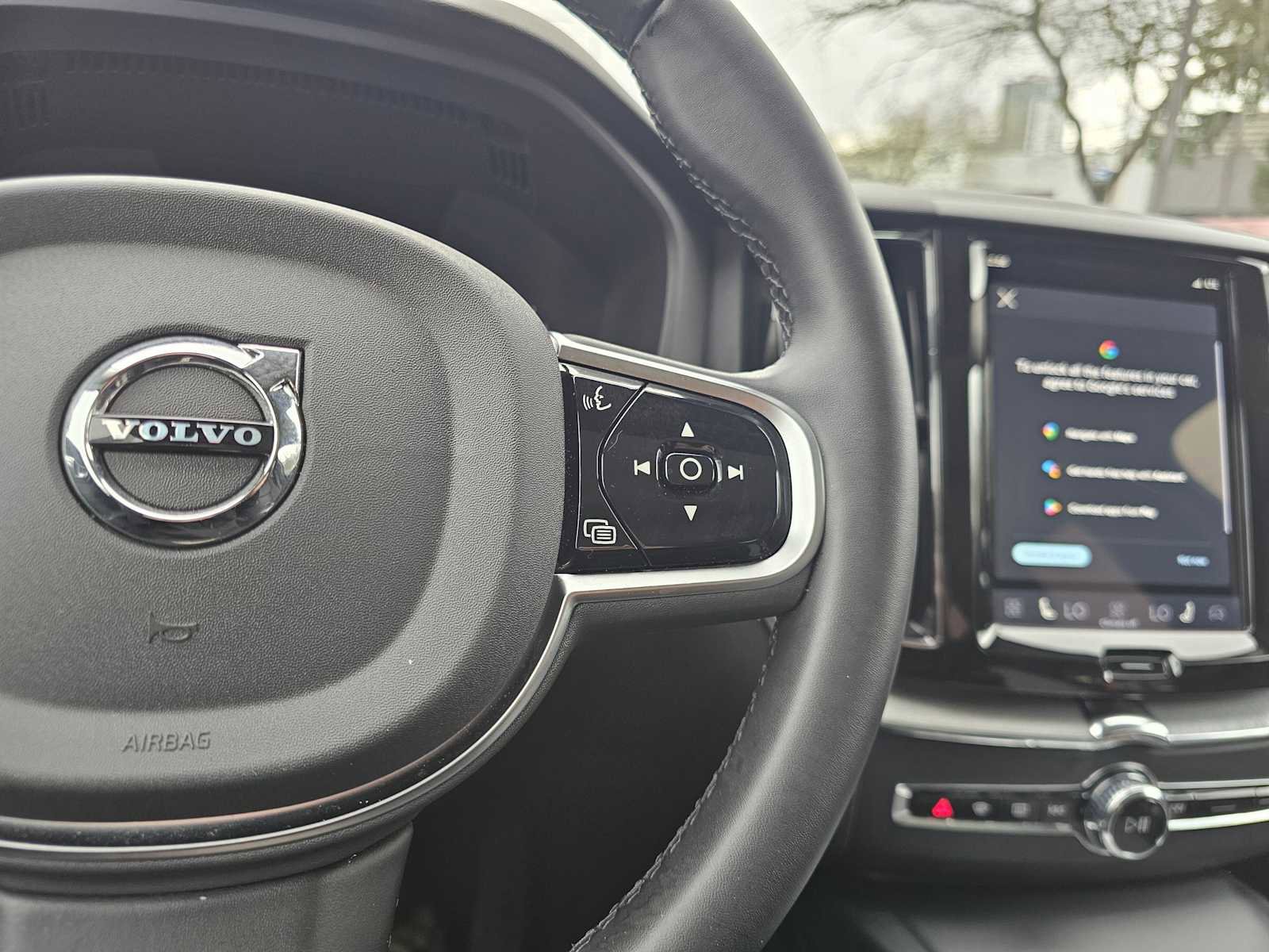 Certified 2025 Volvo XC60 B5 Plus AWD/4WD image 33