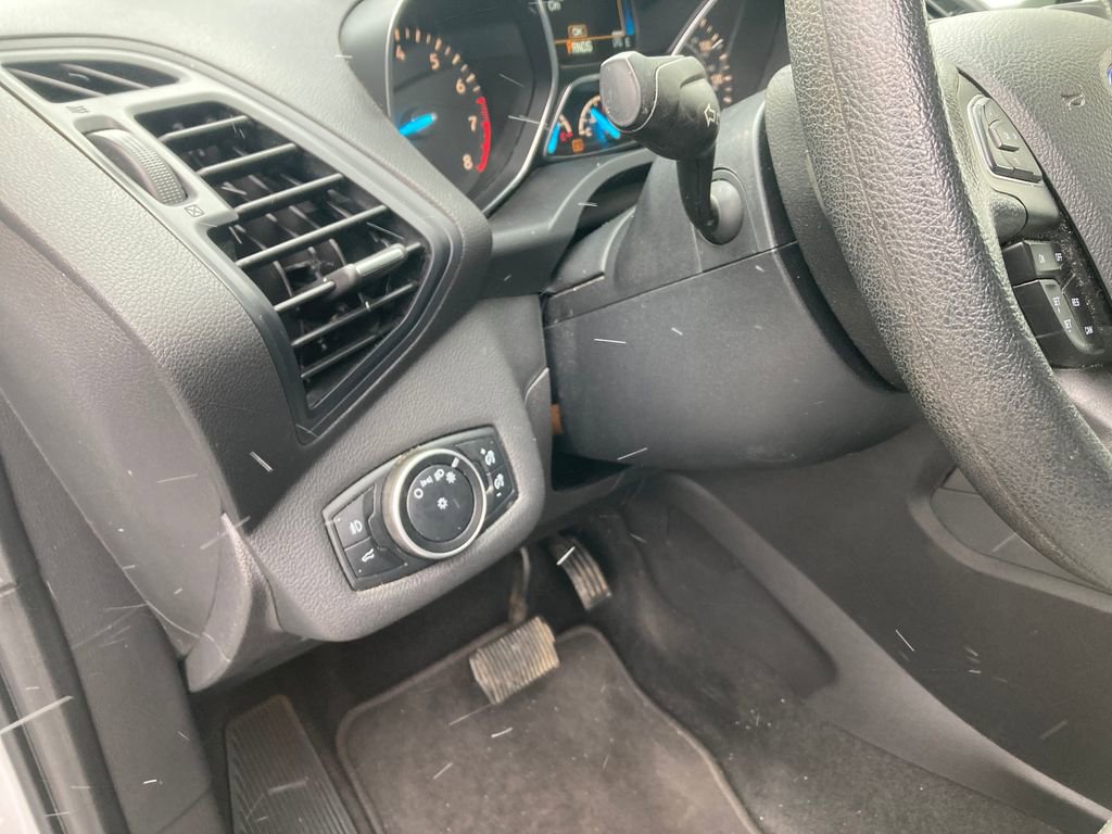 Used 2017 Ford Escape SE w/ Equipment Group 201A image 17