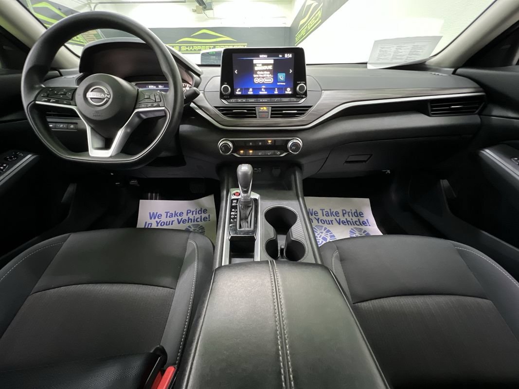 Used 2025 Nissan Altima 2.5 SV FWD image 17