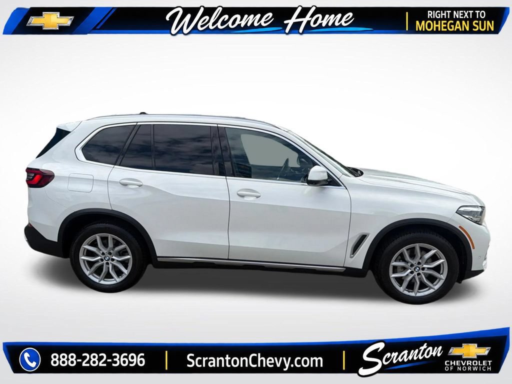 Used 2022 BMW X5 xDrive40i w/ Parking Assistance Package AWD/4WD image 4
