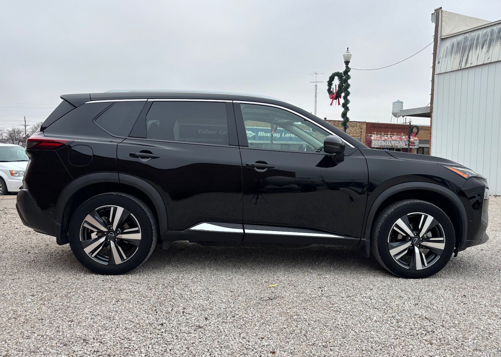 Used 2023 Nissan Rogue SL w/ SL Premium Package image 2