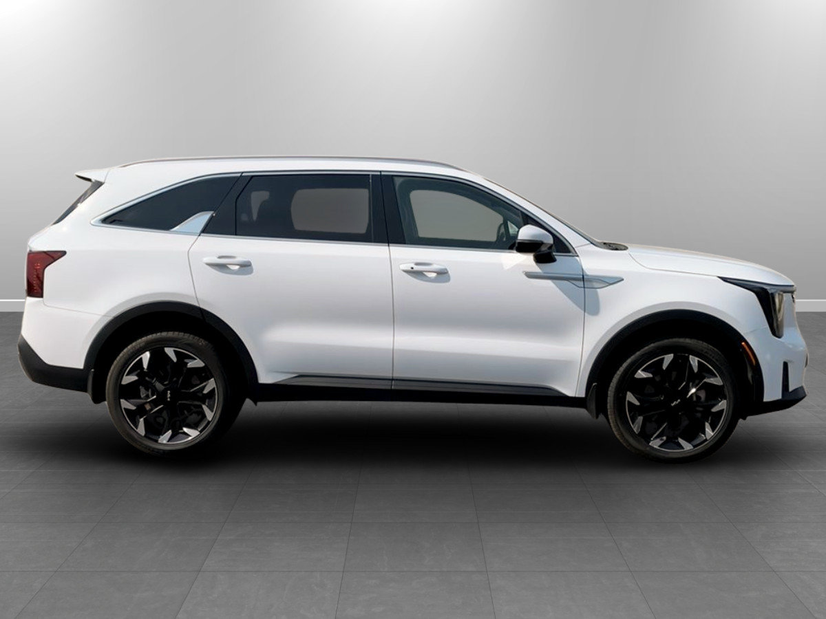 Used 2025 Kia Sorento EX AWD/4WD image 8