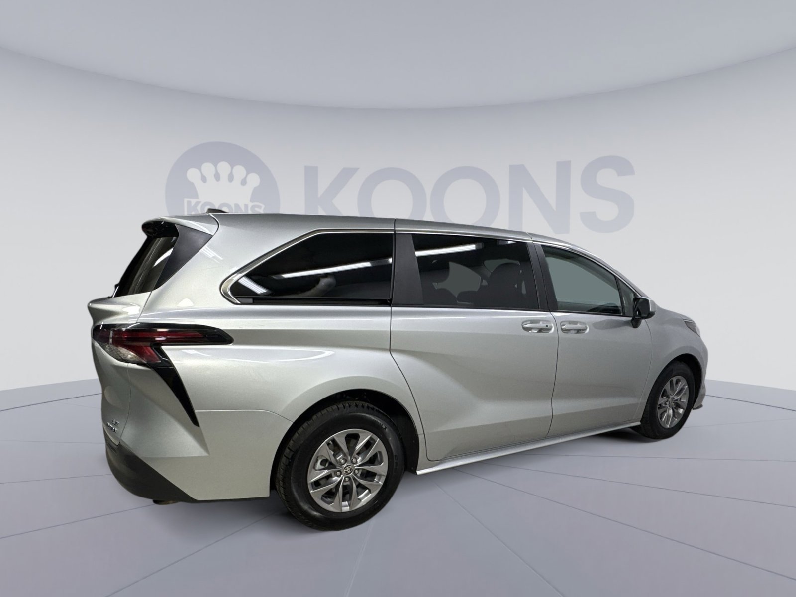 Used 2024 Toyota Sienna LE image 13