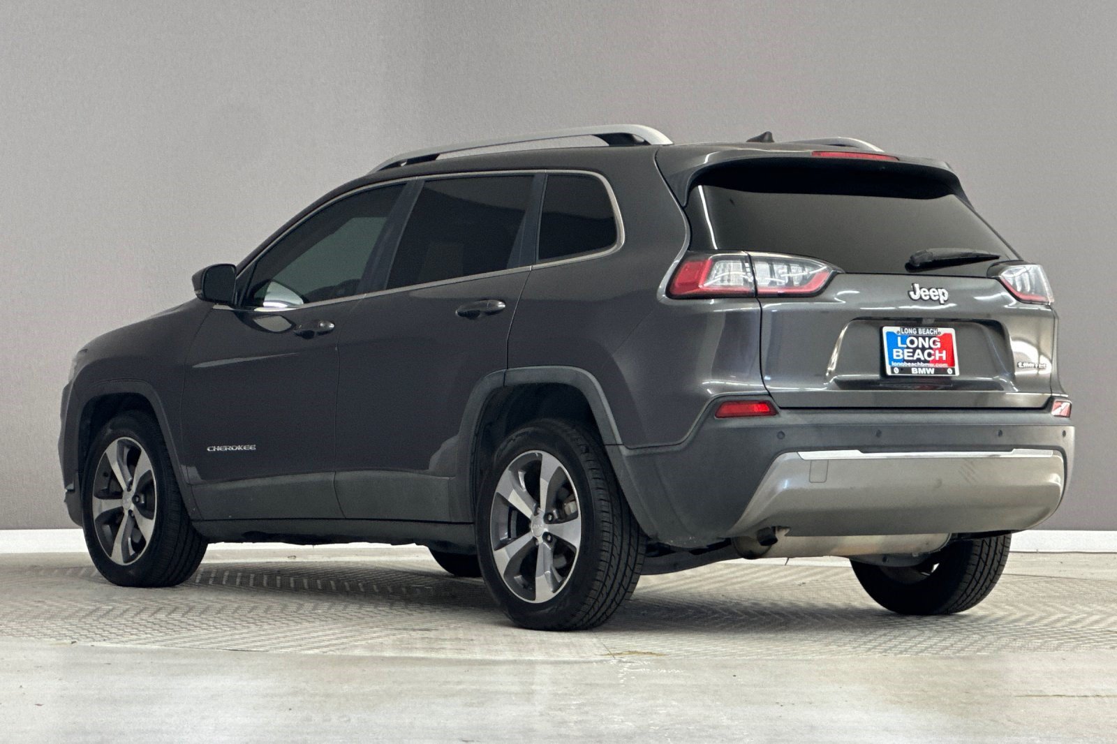 Used 2019 Jeep Cherokee Limited FWD image 3