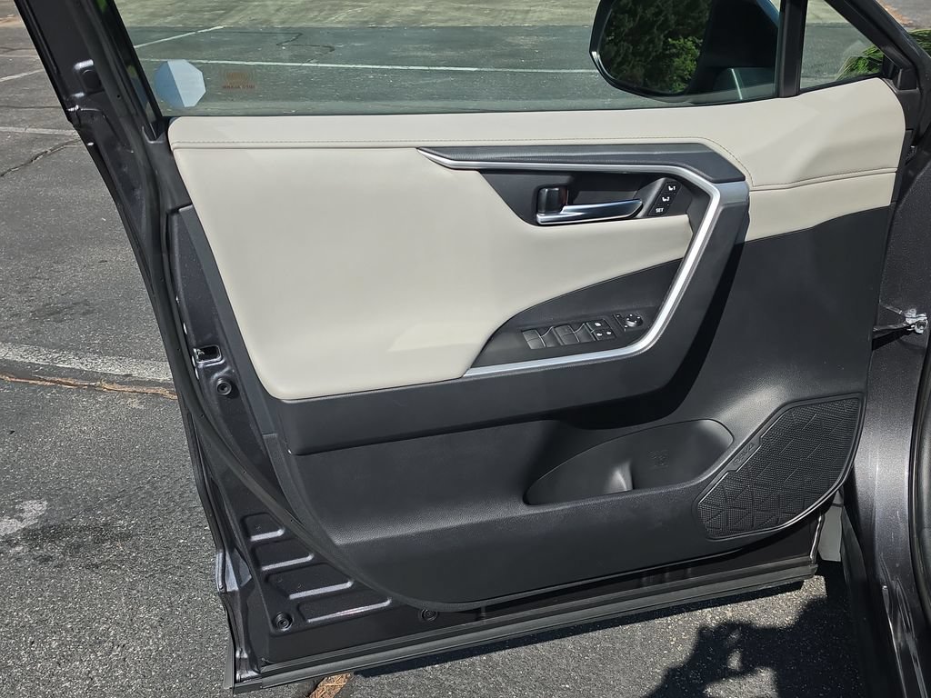 Used 2019 Toyota RAV4 Limited w/ Carpet Mat Package AWD/4WD image 15