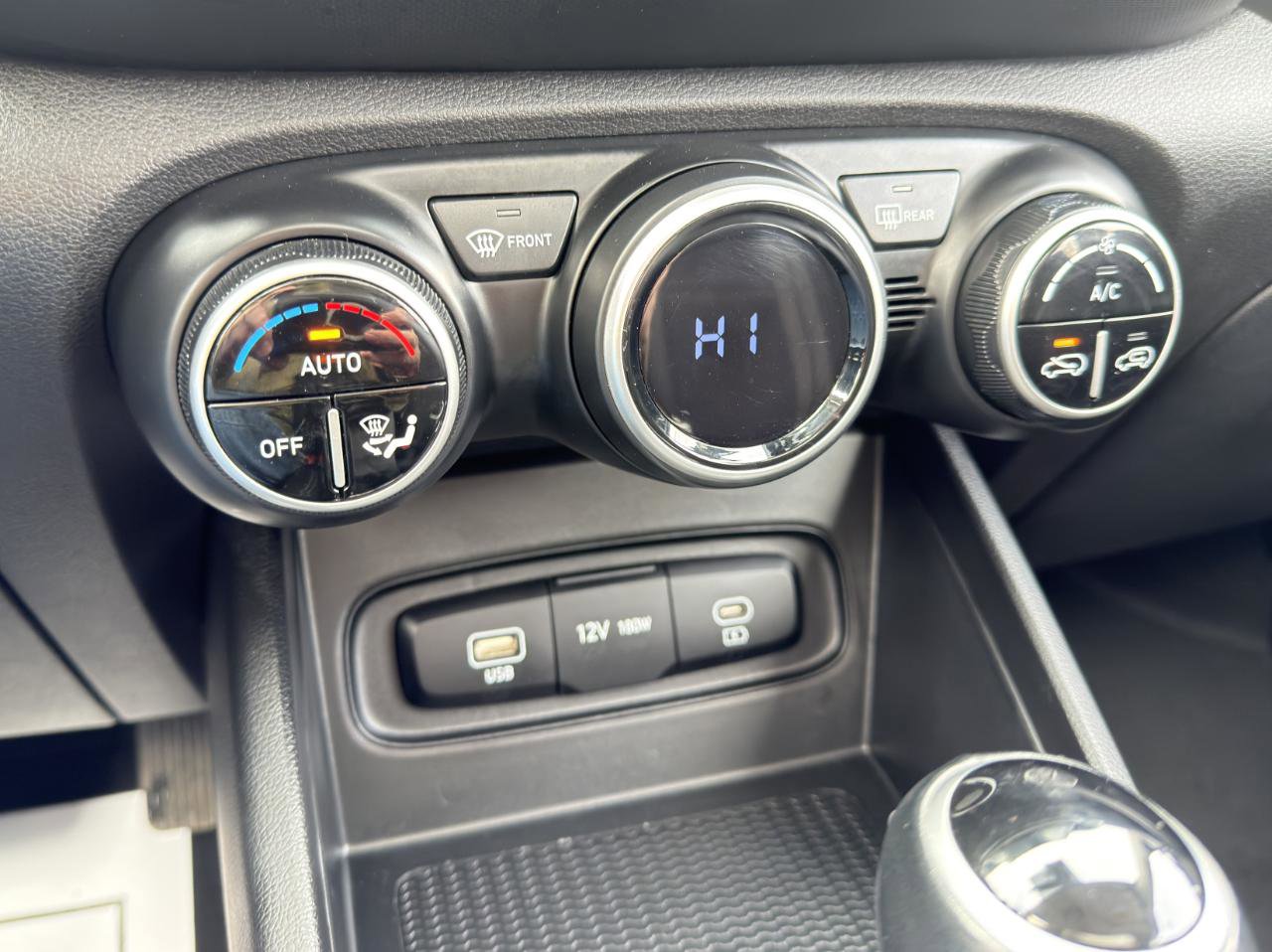 Used 2024 Hyundai Venue SEL FWD image 52