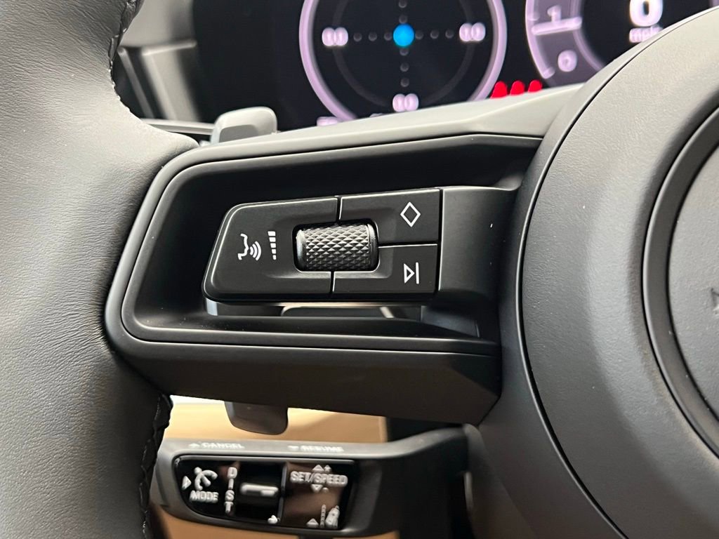 New 2025 Porsche Cayenne Coupe image 9