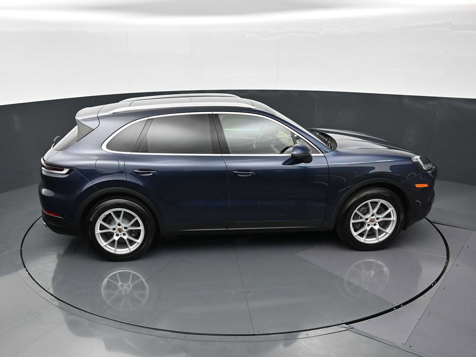 Certified 2025 Porsche Cayenne AWD/4WD image 35