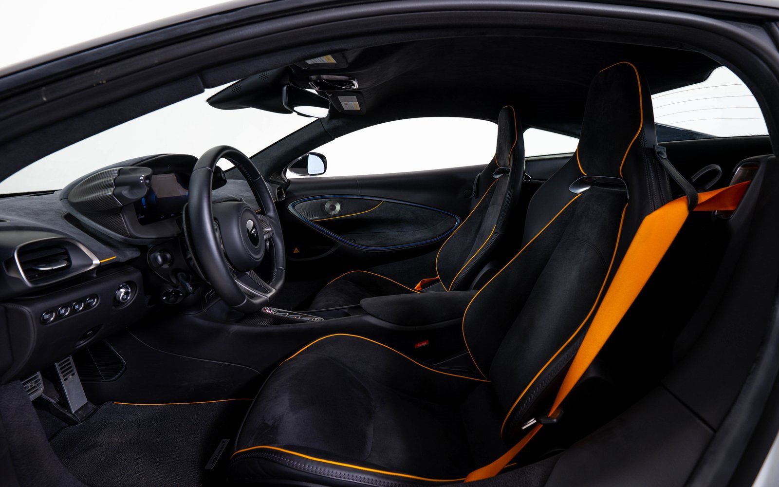 Used 2023 McLaren Artura image 18