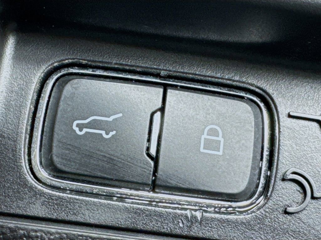 Used 2020 Ford Explorer XLT w/ Equipment Group 202A image 33