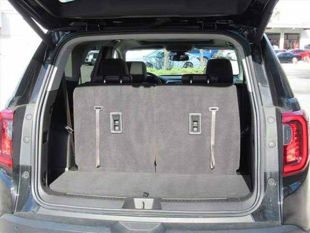 Used 2023 GMC Acadia SLT w/ Elevation Edition image 36