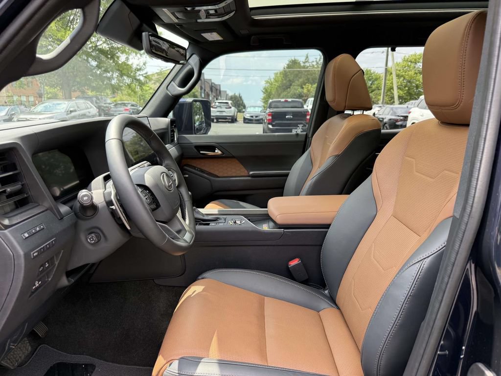 Used 2025 Lexus GX 550 w/ Accessory Package (Z1) AWD/4WD image 13