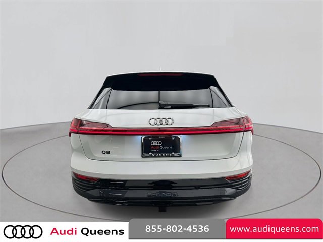 Used 2024 Audi Q8 e-tron Premium Plus image 3