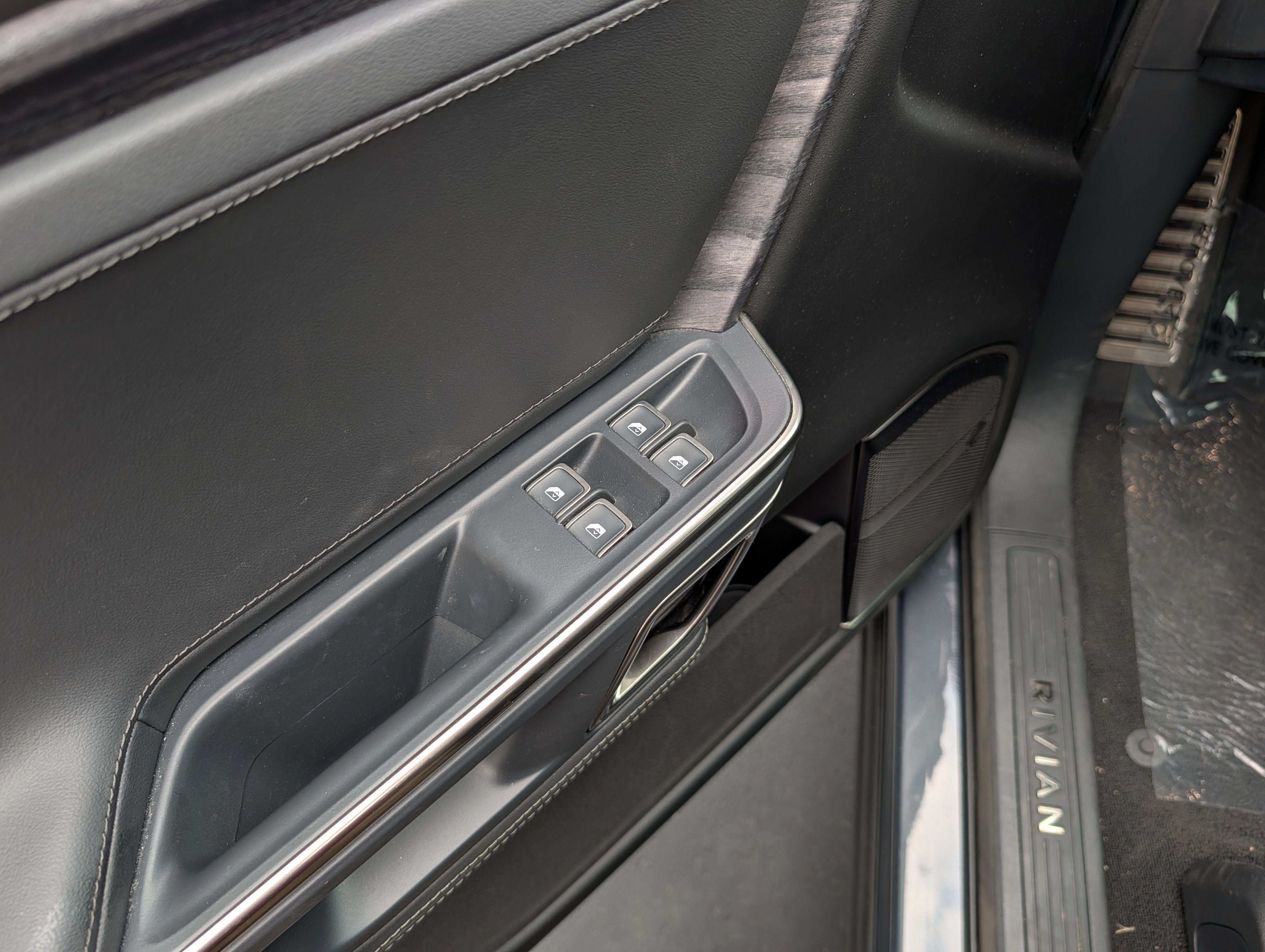 Used 2023 Rivian R1S Adventure AWD/4WD image 19