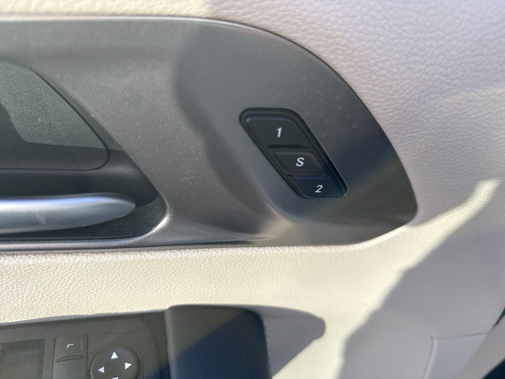 Used 2024 Chrysler Pacifica Touring-L image 22
