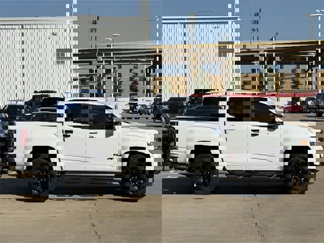 Used 2022 GMC Canyon AT4 image 3