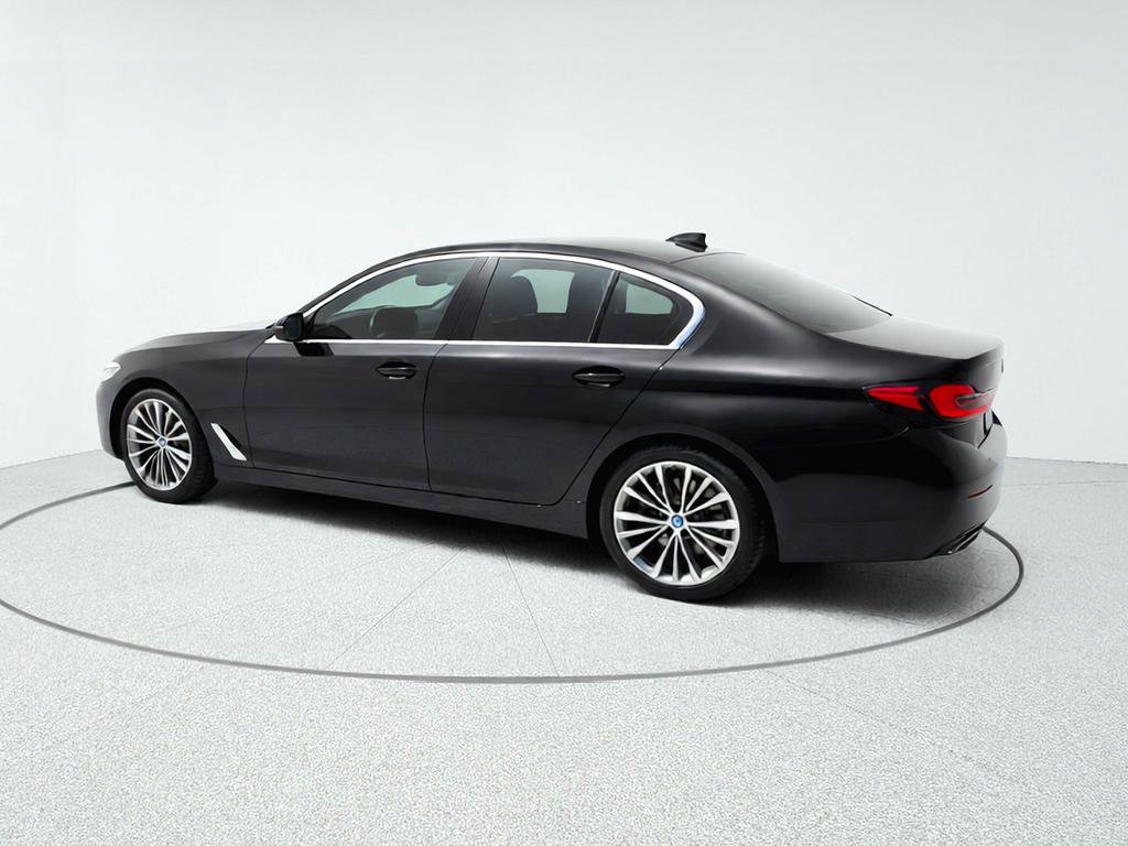 Used 2021 BMW 530i xDrive w/ Premium Package AWD/4WD image 4