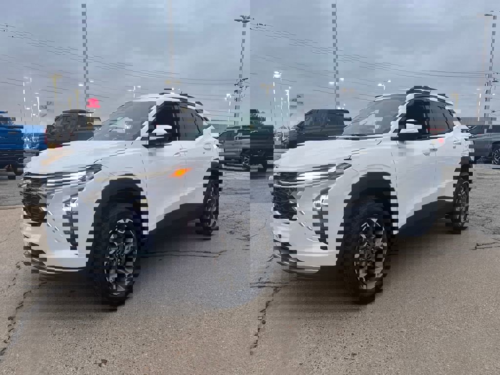 New 2026 Chevrolet Trax LT w/ LPO, Blackout Package