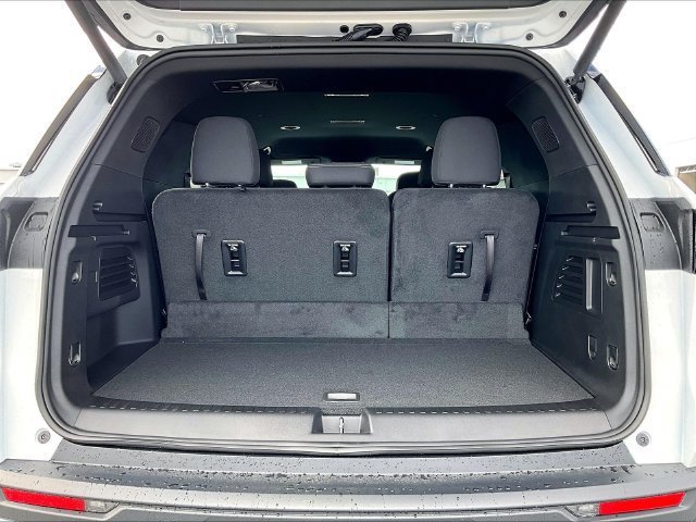 New 2027 Chevrolet Traverse LT FWD image 15