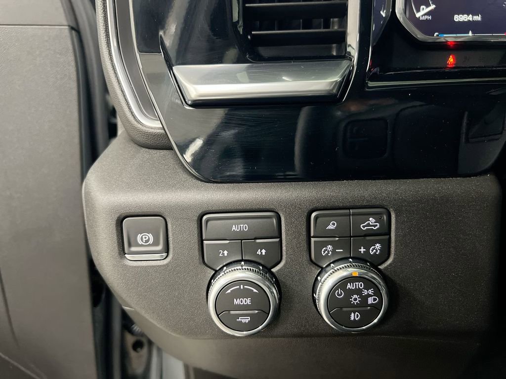 Used 2026 GMC Sierra 1500 SLT AWD/4WD image 18