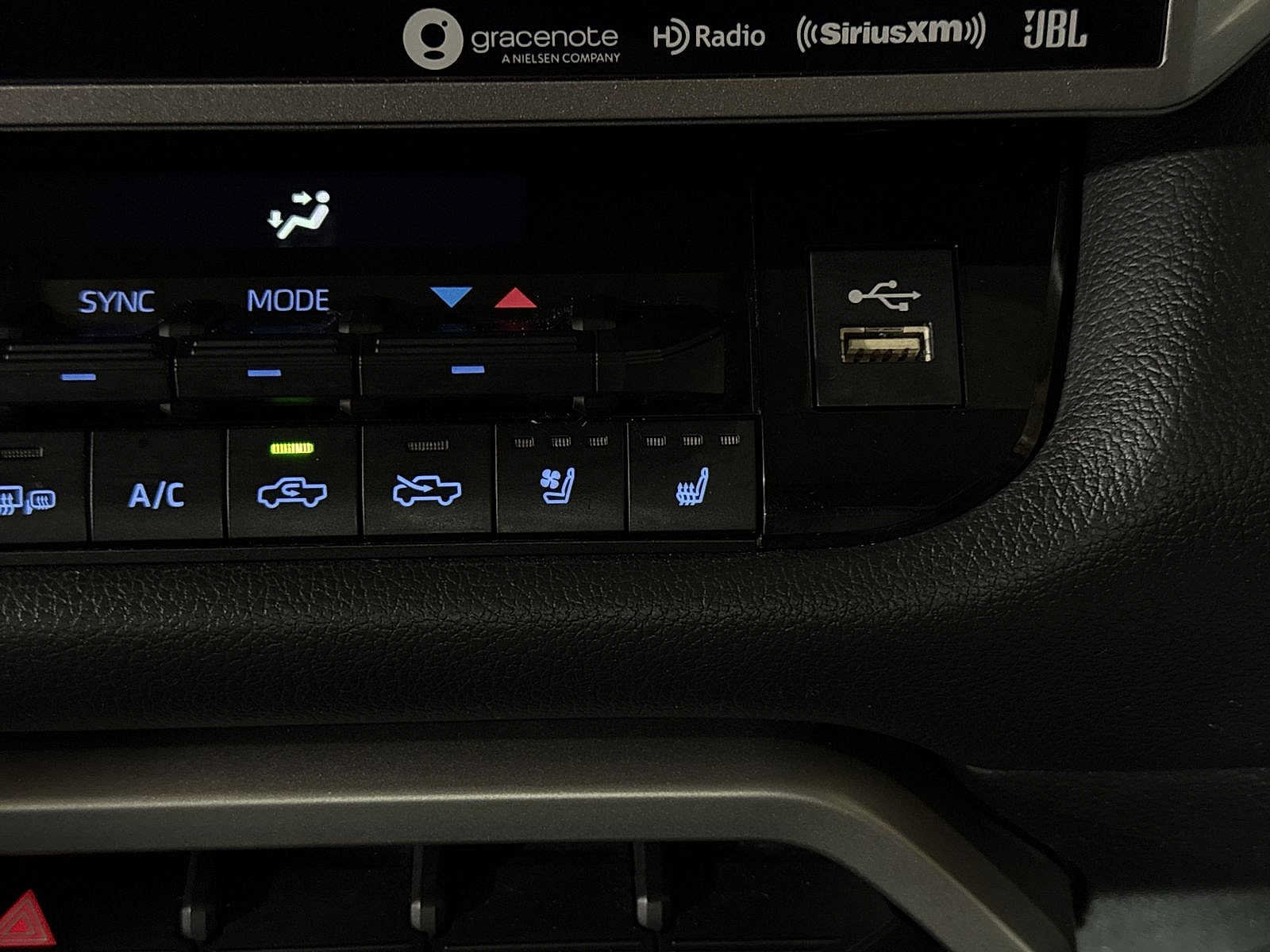 Used 2022 Toyota Tundra Limited w/ Power Package AWD/4WD image 33