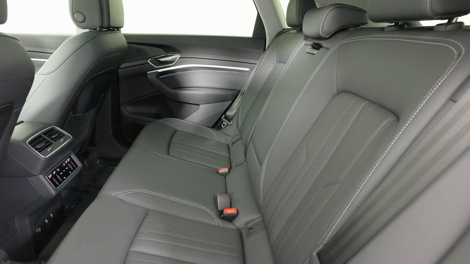 Used 2022 Audi e-tron Premium Plus w/ Premium Plus Package image 52