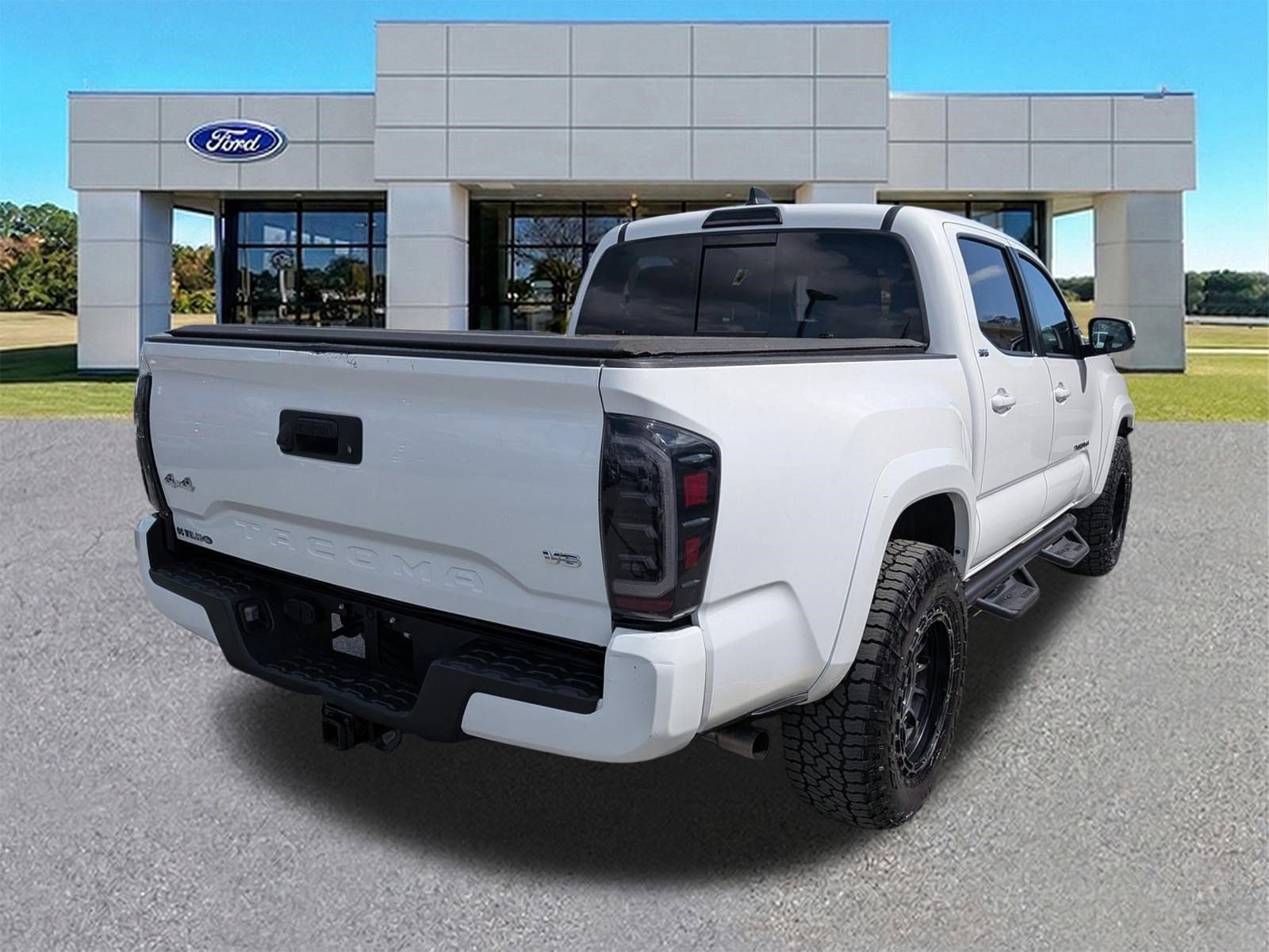 Used 2023 Toyota Tacoma SR5 w/ Technology Package image 3