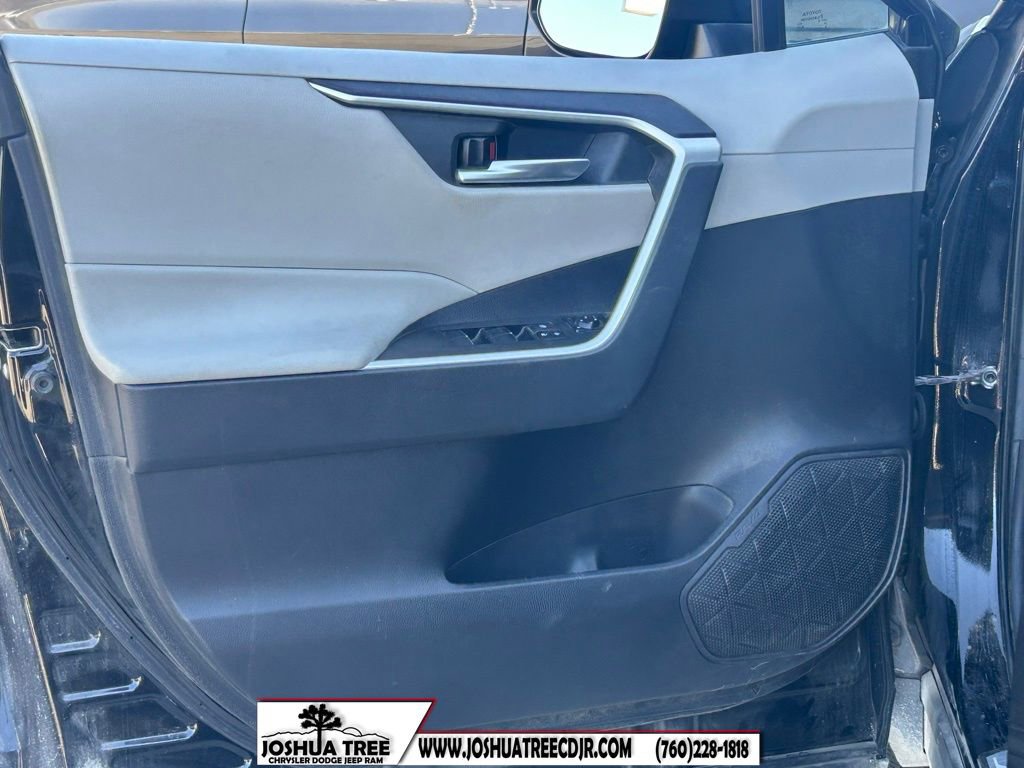 Used 2021 Toyota RAV4 XLE Premium image 10