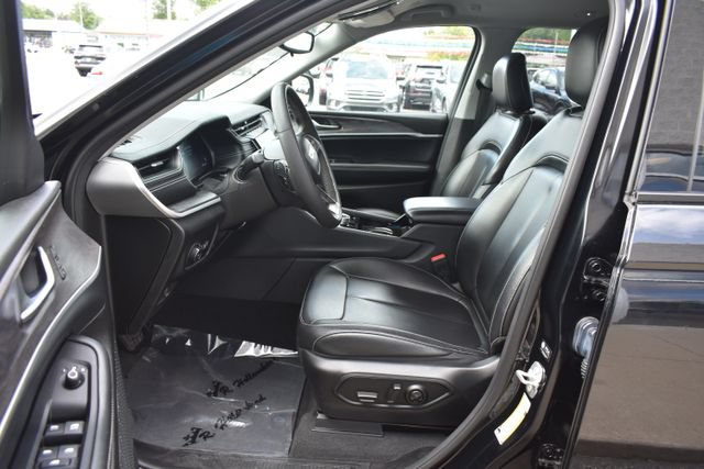 Used 2023 Jeep Grand Cherokee Limited AWD/4WD image 4