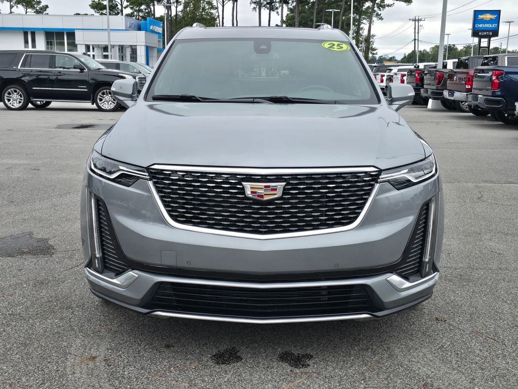Used 2025 Cadillac XT6 Premium Luxury image 8