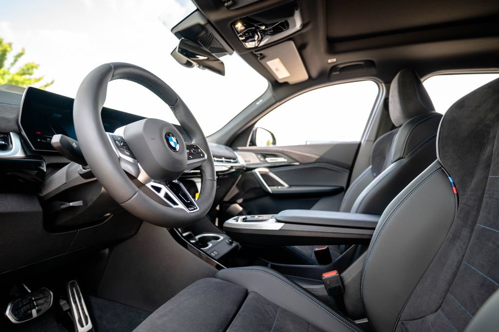 New 2026 BMW X2 xDrive28i w/ Technology Package AWD/4WD image 4