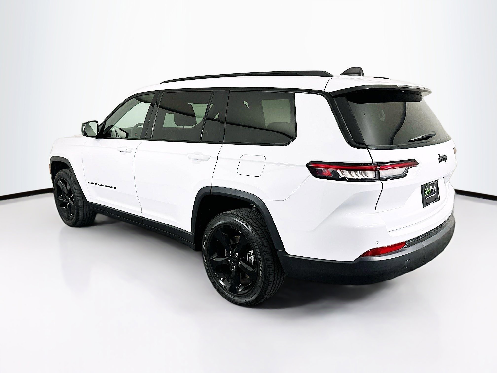 Used 2023 Jeep Grand Cherokee L Laredo image 5