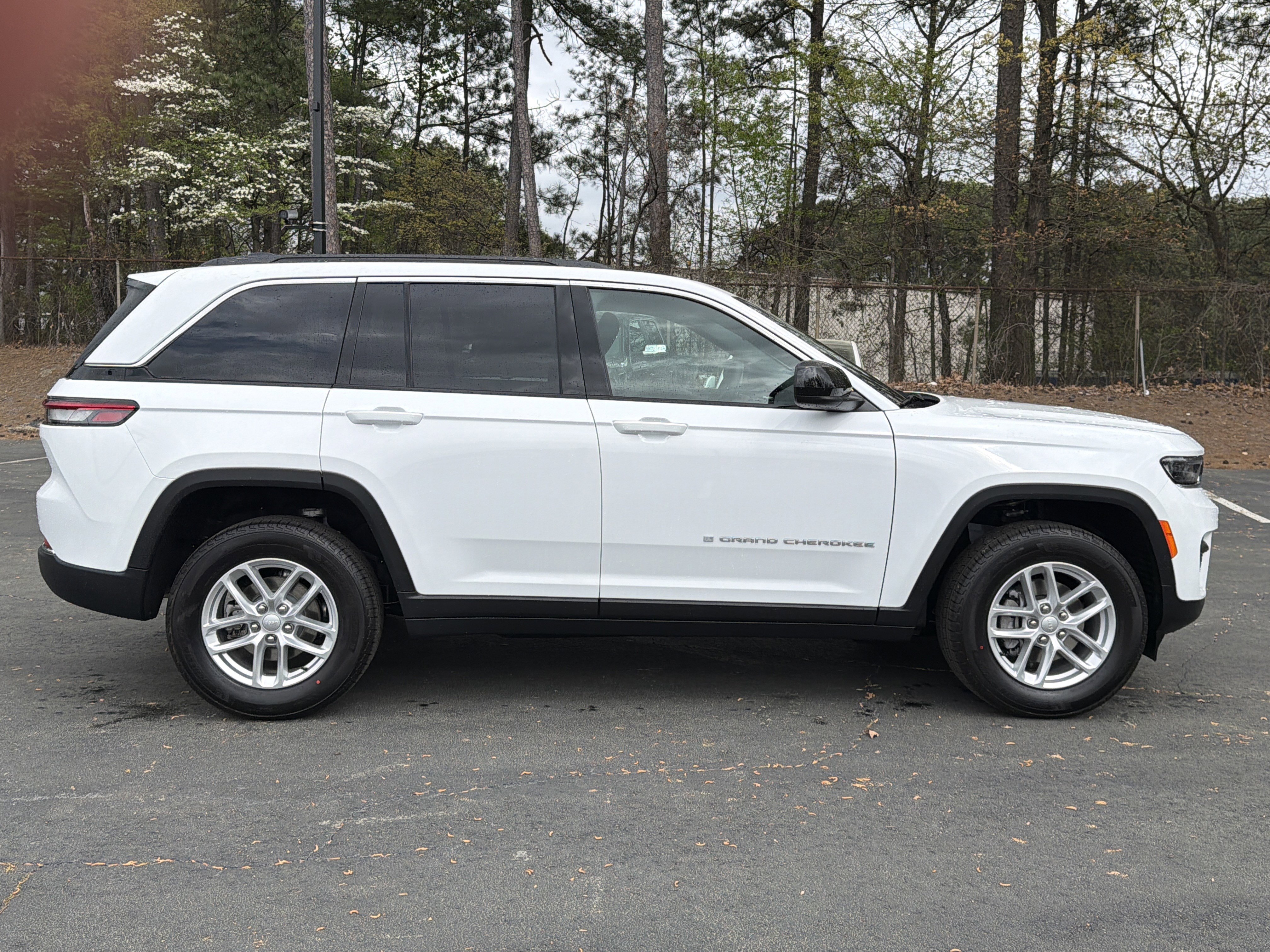 New 2026 Jeep Grand Cherokee Laredo w/ Trailer Tow Package image 9