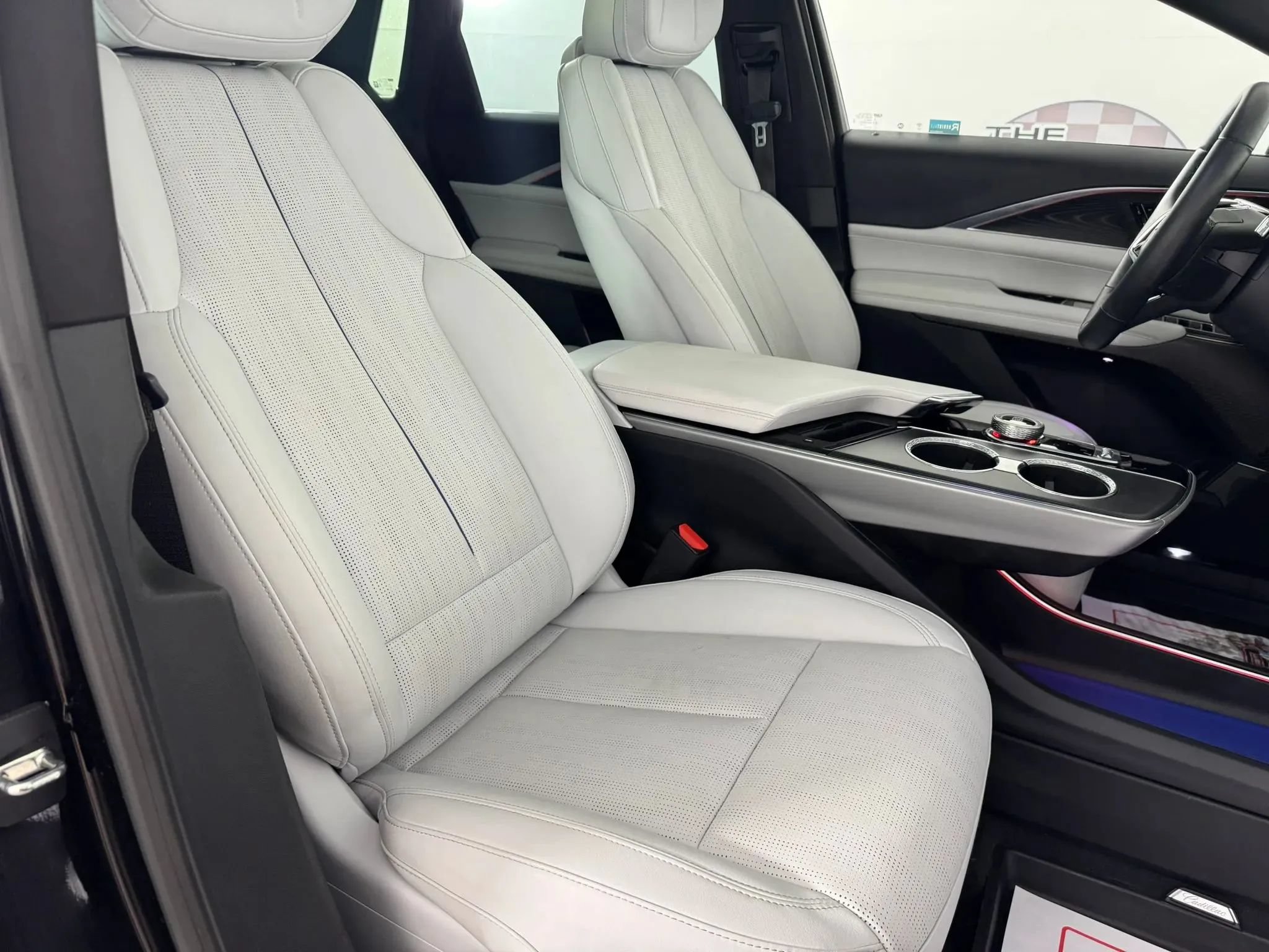 Used 2024 Cadillac Lyriq Luxury w/ LPO, Floor Liner Package AWD/4WD image 36