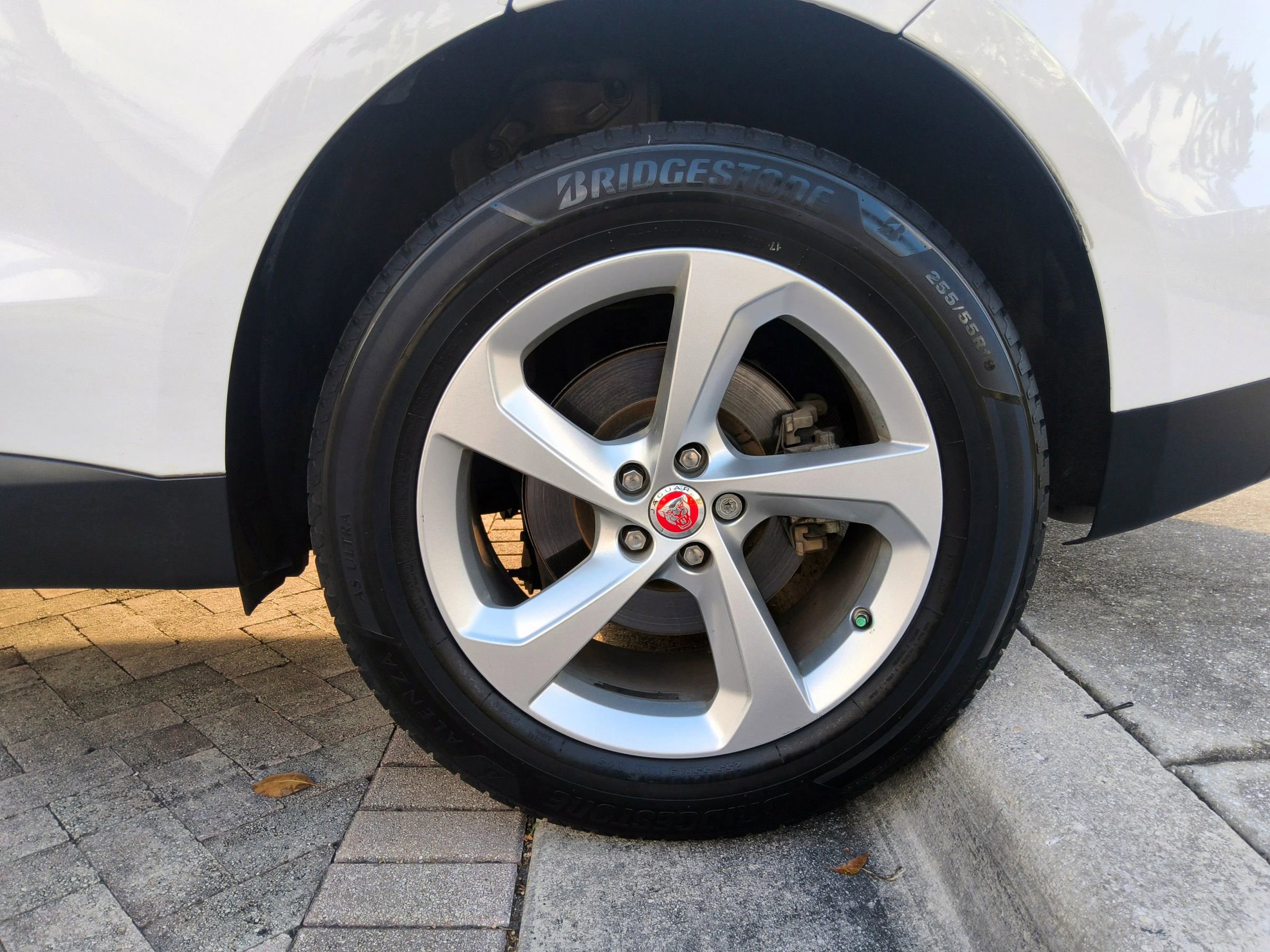 Used 2019 Jaguar F-PACE Premium image 42