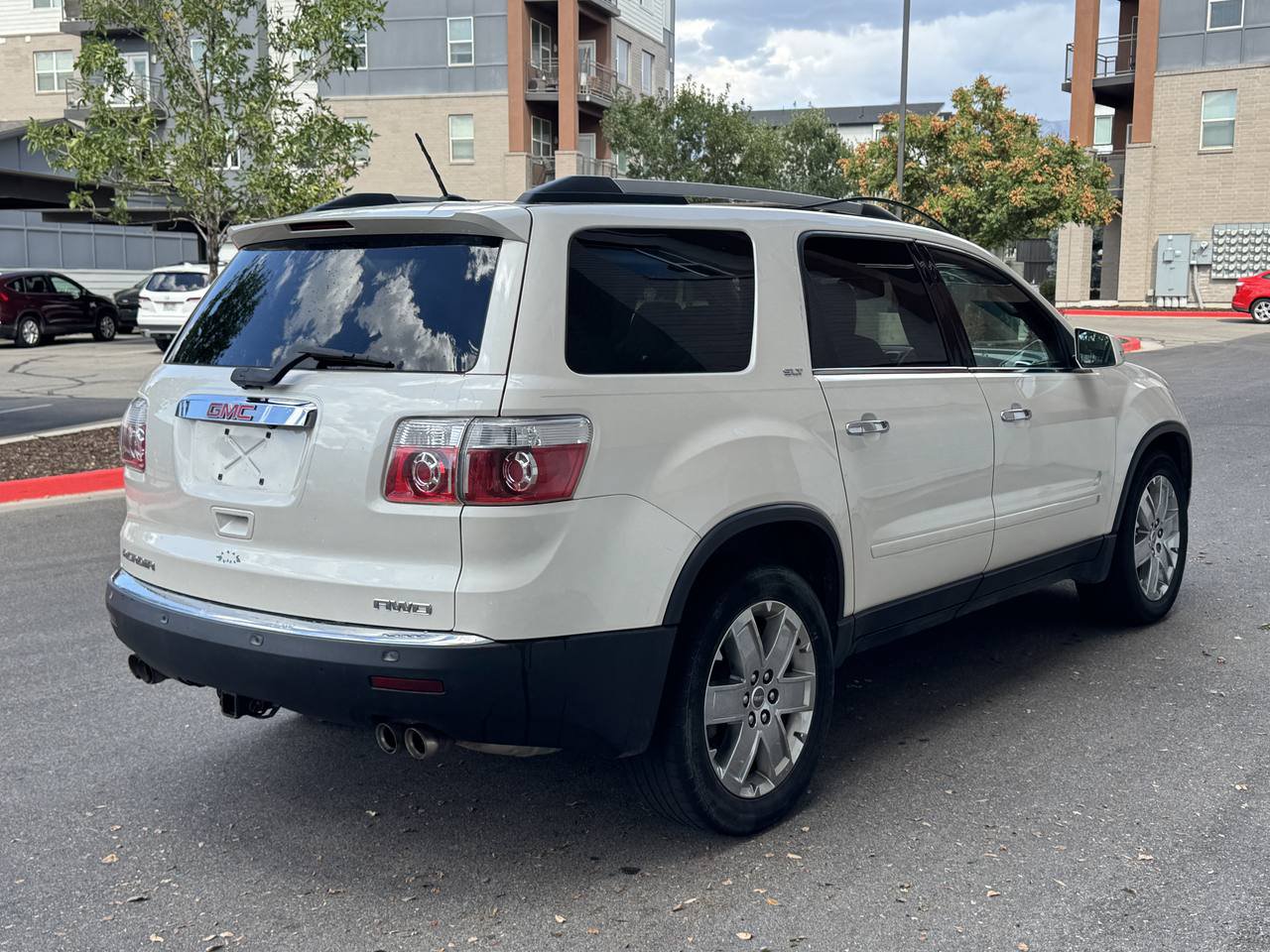 Used 2010 GMC Acadia SLT w/ Technology Package AWD/4WD image 7