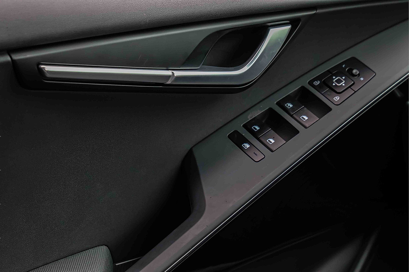 Certified 2025 Kia Niro EX w/ EX Cold Weather Package FWD image 22