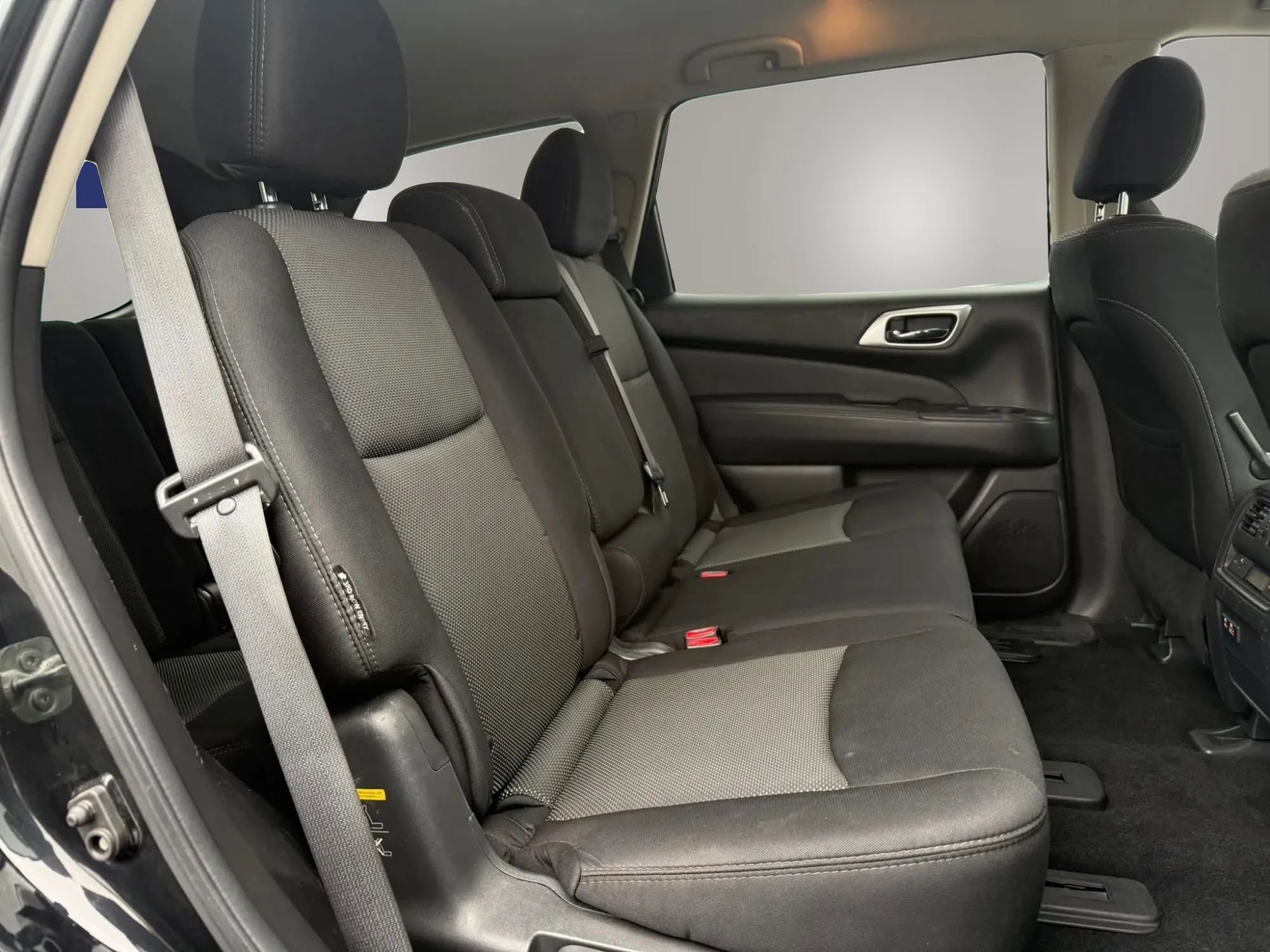 Used 2019 Nissan Pathfinder SV AWD/4WD image 32