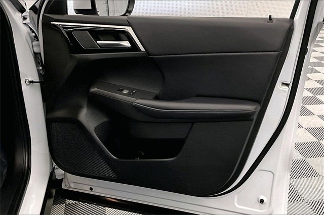 Used 2024 Mitsubishi Outlander SE image 19