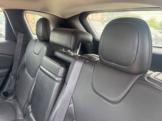 Used 2018 Jeep Cherokee Limited w/ Luxury Group FWD image 7