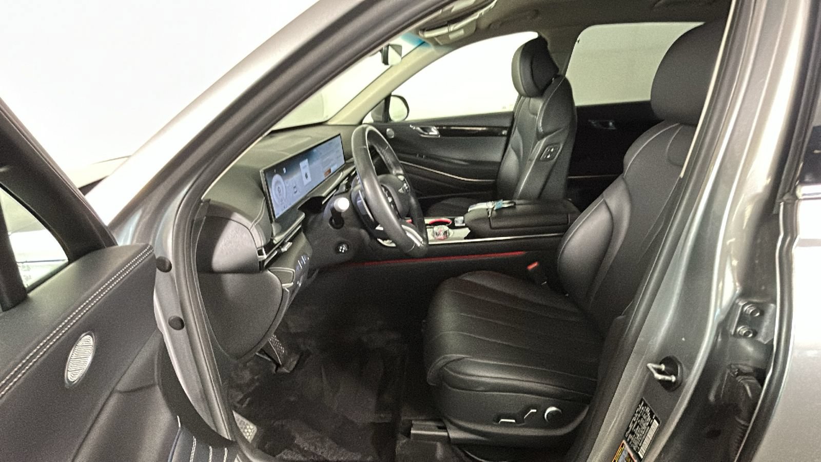 Used 2025 Genesis GV80 2.5T Standard AWD/4WD image 13