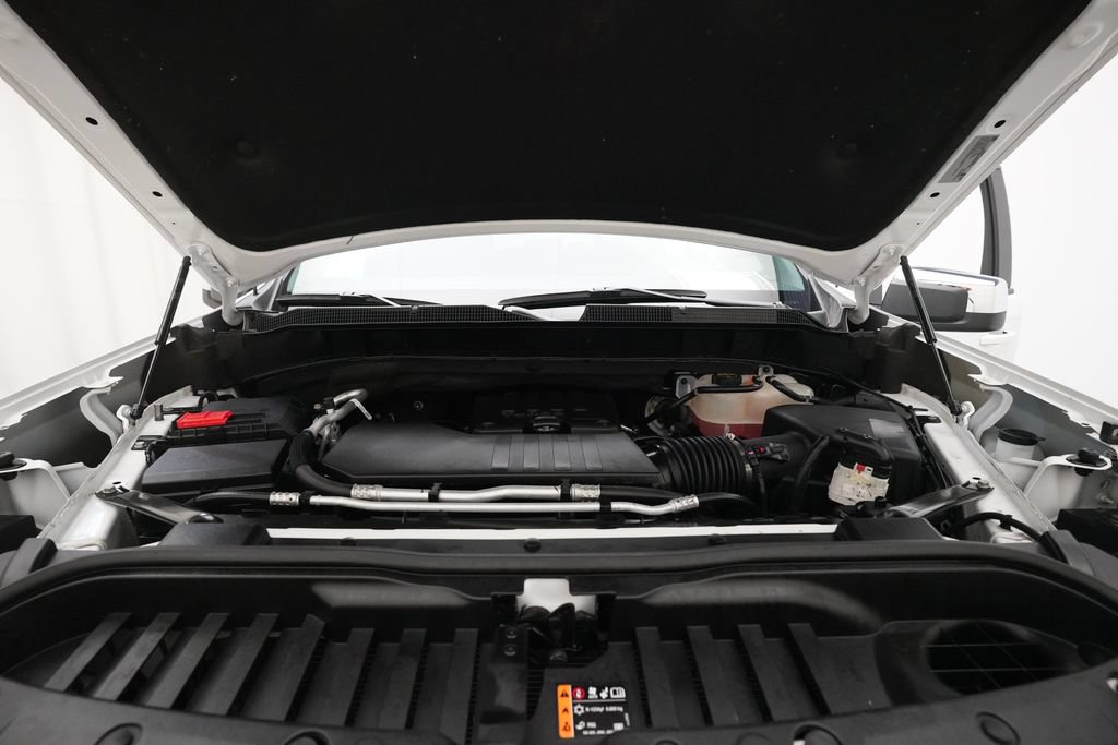 Used 2024 Chevrolet Silverado 1500 LT AWD/4WD image 3