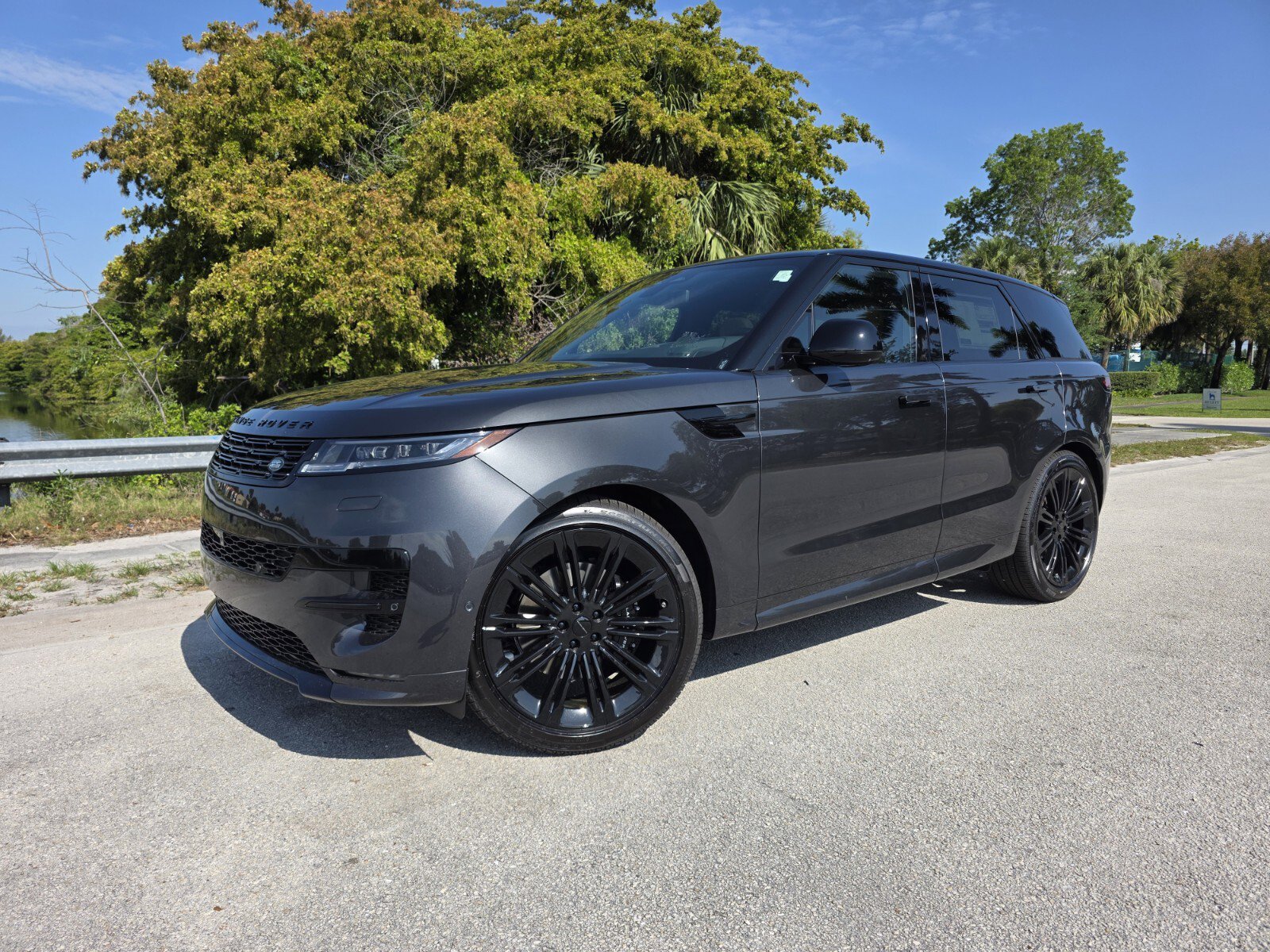New 2026 Land Rover Range Rover Sport Dynamic SE