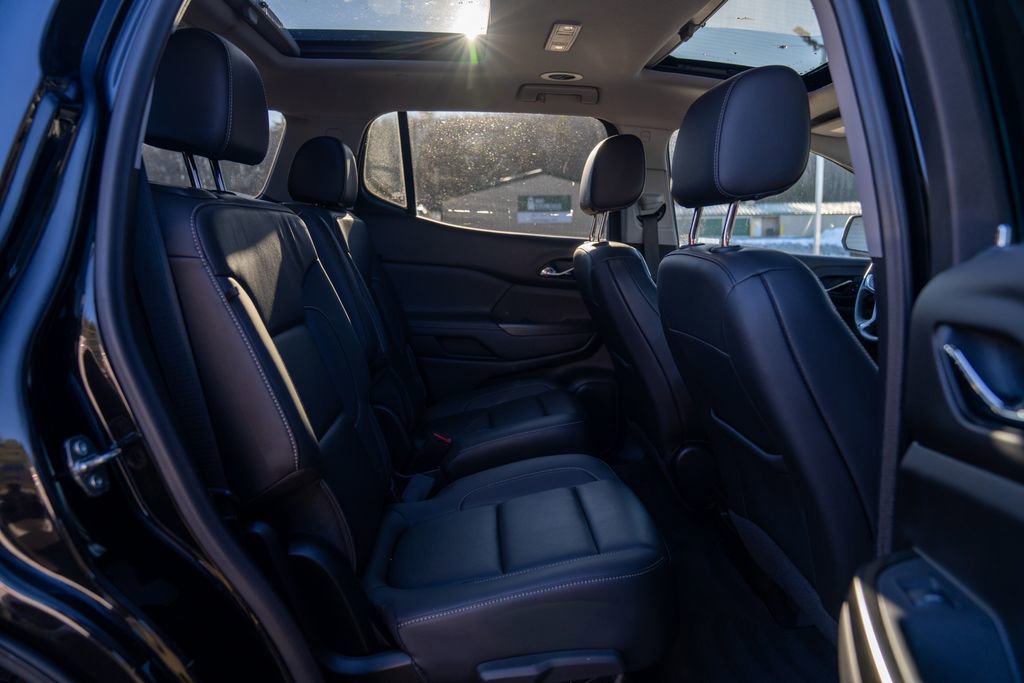 Used 2023 GMC Acadia SLT w/ Elevation Edition image 17